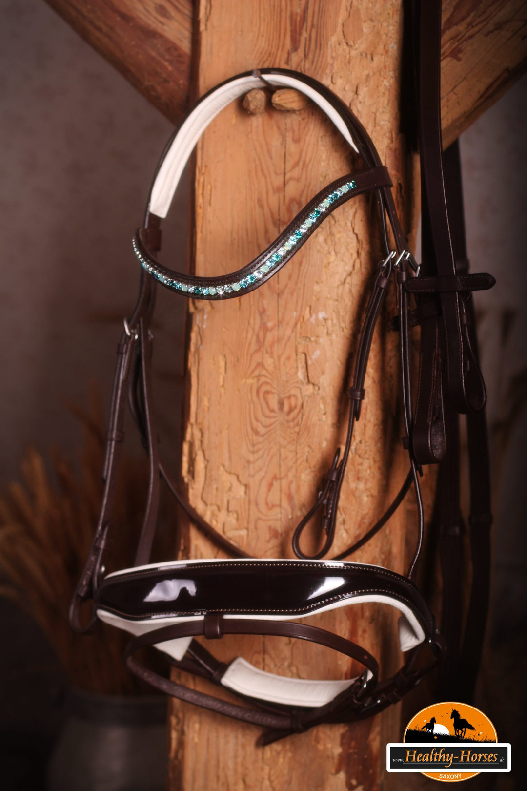 healthy_horses_trense_nasenriemen_swarovski_stirnband_stirnriemen_konfigurator_konfigurieren_unterlegt_lack_braun